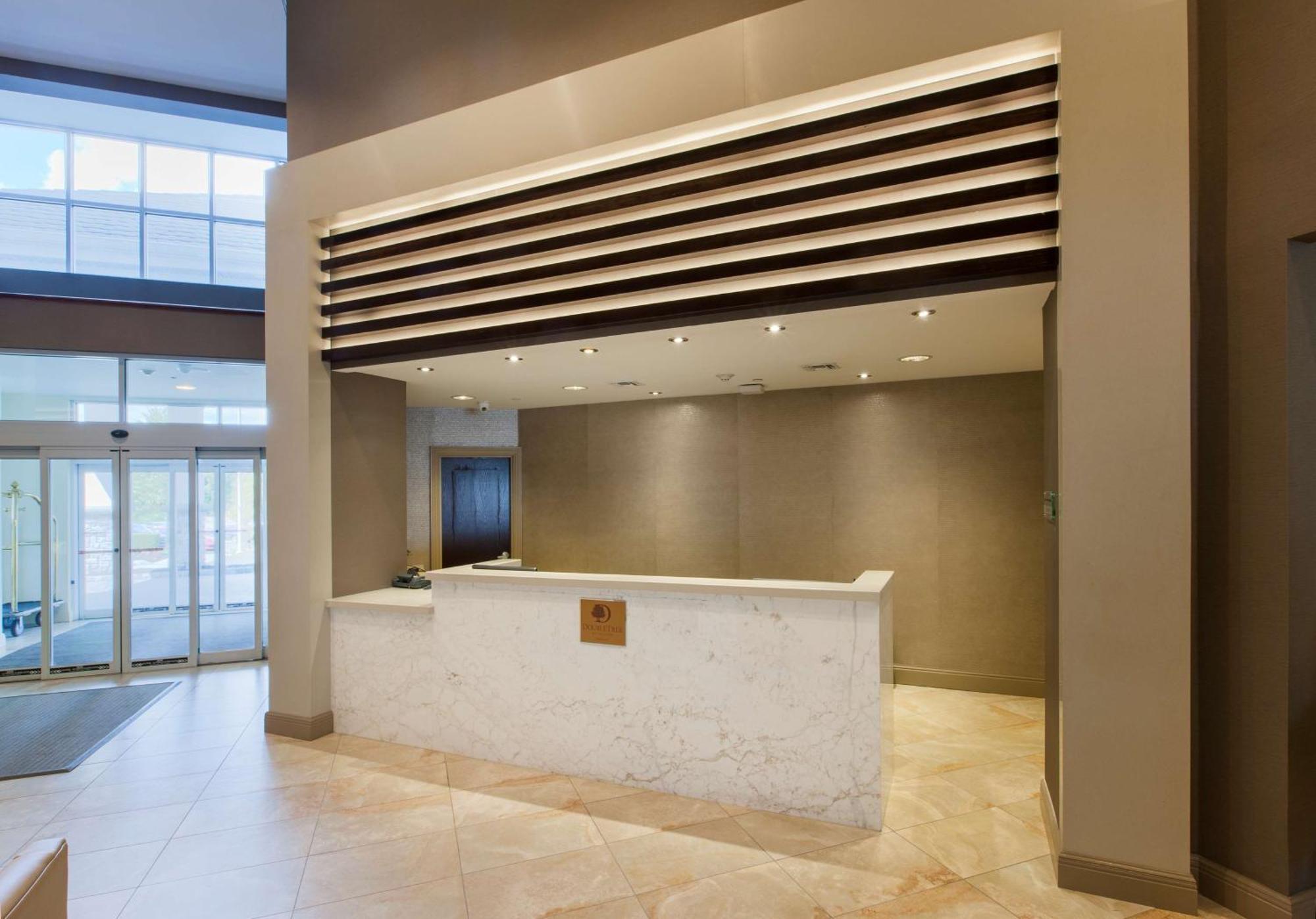 Doubletree By Hilton Nanuet Hotel Kültér fotó
